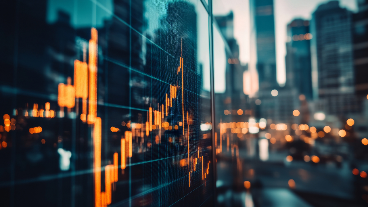 Finanzmarktgrafik auf der Glasfassade eines B&uuml;rogeb&auml;udes gespiegelt